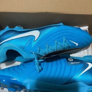 Selling brand new cleats phantom gx 2 pros size 10.5 for 140